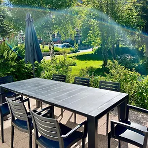 https://lauranour.hotels-rhonealpes.com